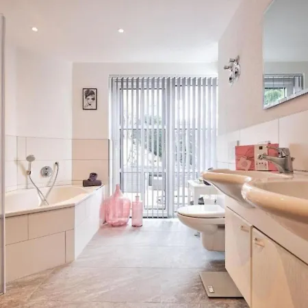 Sunside - Modern Style, Privates Hallenbad, Max 5 Personen, Apartment Schluchsee